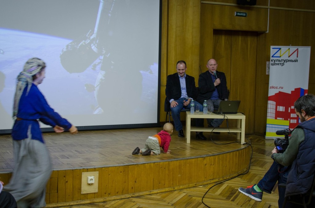 Детей тянет к космонавтам